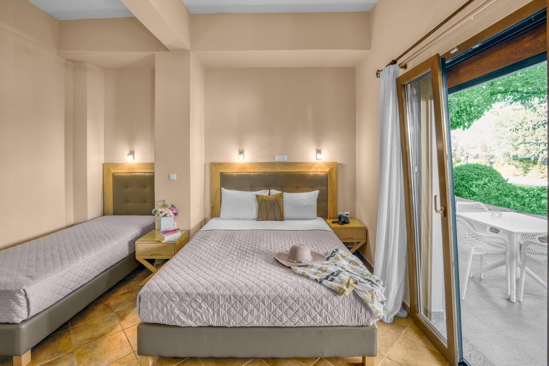 Platy Beach Hotel Buitenkant foto
