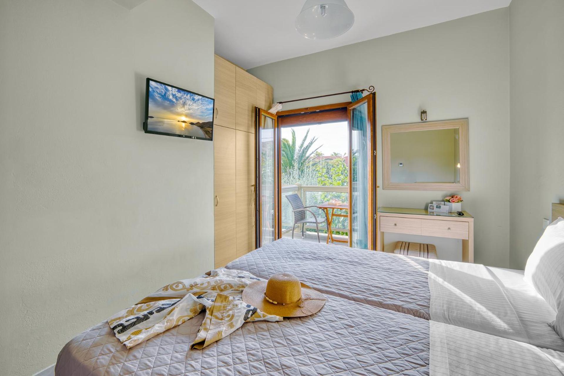 Platy Beach Hotel Buitenkant foto