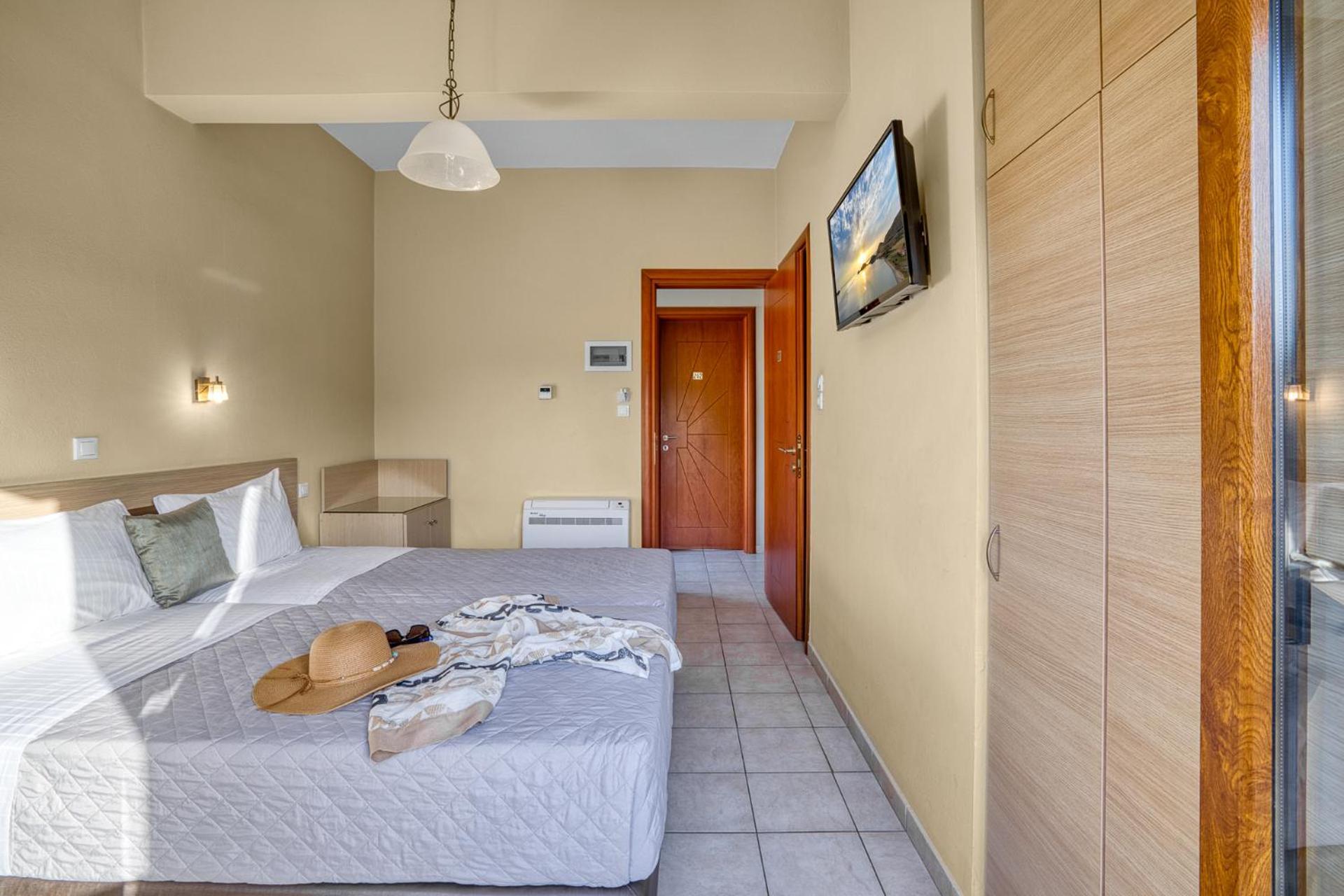 Platy Beach Hotel Buitenkant foto