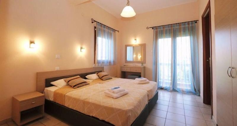 Platy Beach Hotel Buitenkant foto
