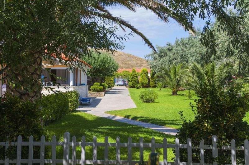 Platy Beach Hotel Buitenkant foto