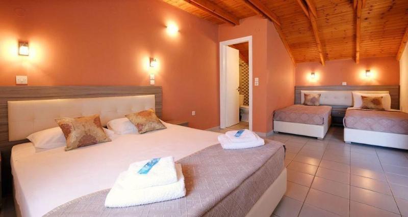 Platy Beach Hotel Buitenkant foto